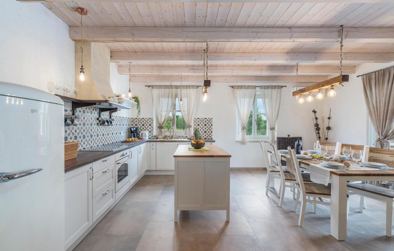 Villa-Osmium Smoljanci Экстерьер фото