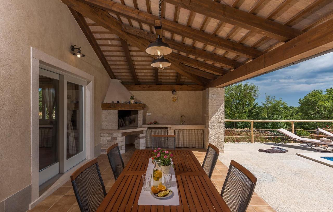 Villa-Osmium Smoljanci Экстерьер фото
